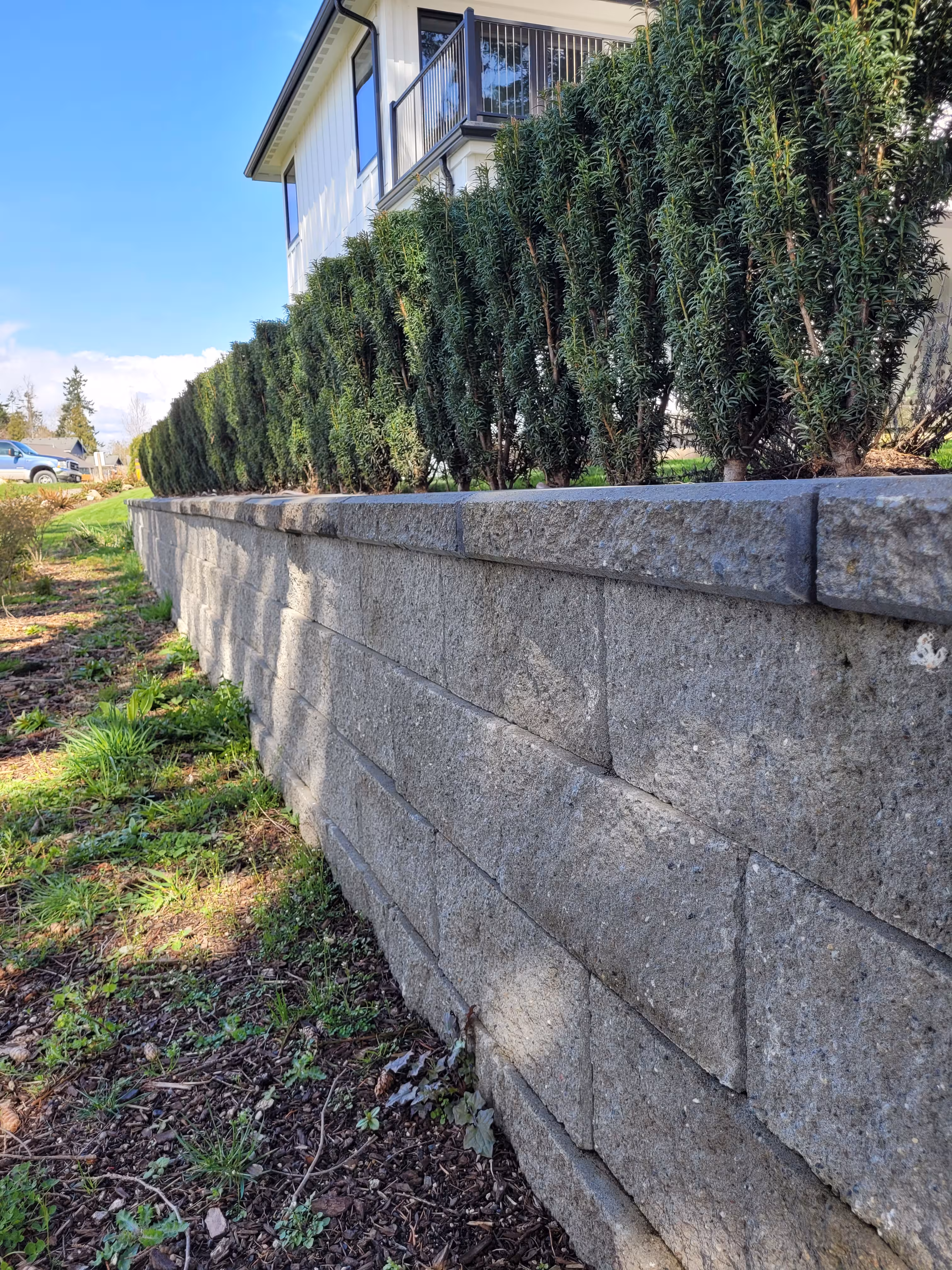 A block retaining wall